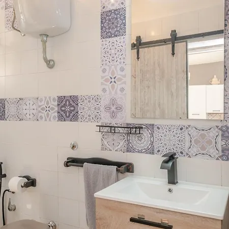Mia House- Seaside With Garden Holiday home *