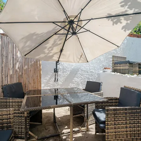 Mia House- Seaside With Garden